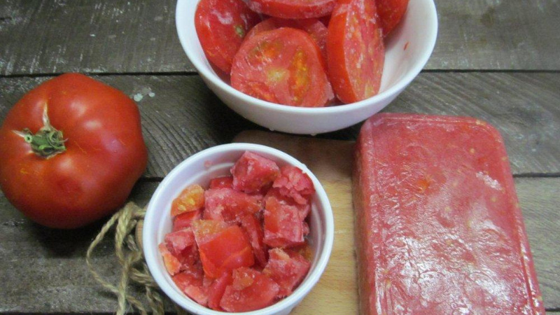 Замороженные кусочки томатов